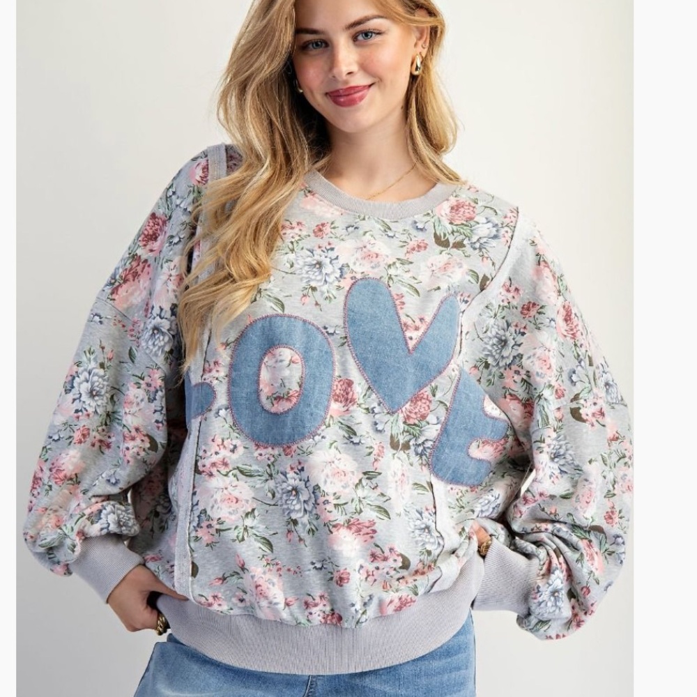 E765–(SHIPPED) (🚨2 colors) Easel Floral Patchwork Love Sweatshirt - Picture 3 of 5